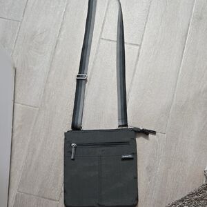 Baggallini Black Messenger Bag Durable Everyday Essential